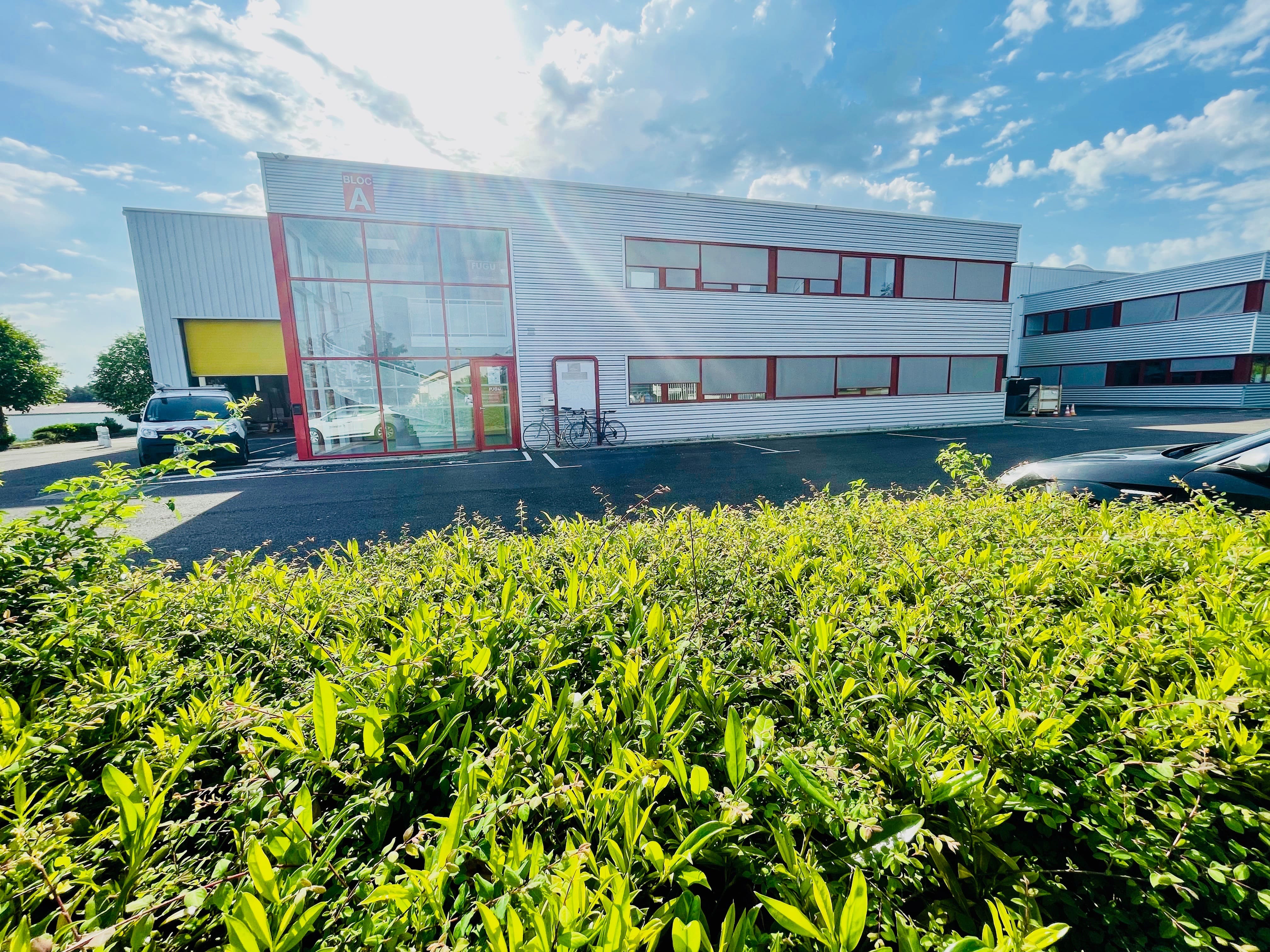 Photo d'un couloir des bureaux de l'entreprise FUGU-Tech à Montceau les mines